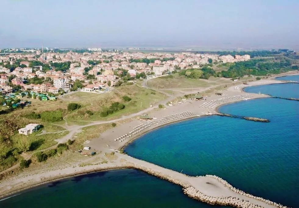 Lovely Studio Apartment On The Beach Бургас