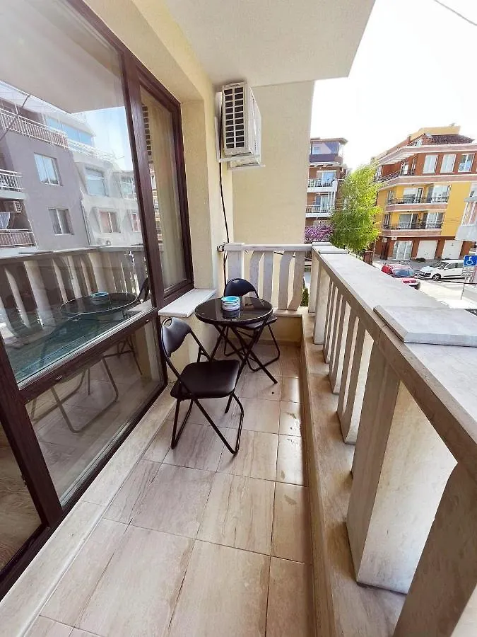 Lovely Studio Apartment On The Beach Бургас