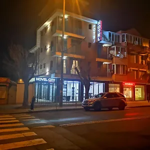 2* Hotel Family Novel